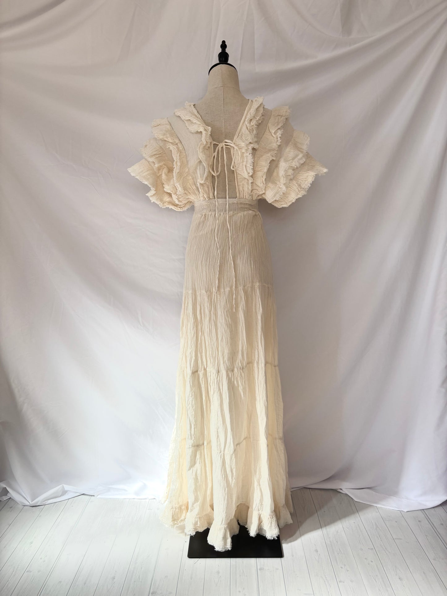 9/17 販売　Feather V Dress ﾌｪｻﾞｰVｶｯﾄﾄﾞﾚｽ